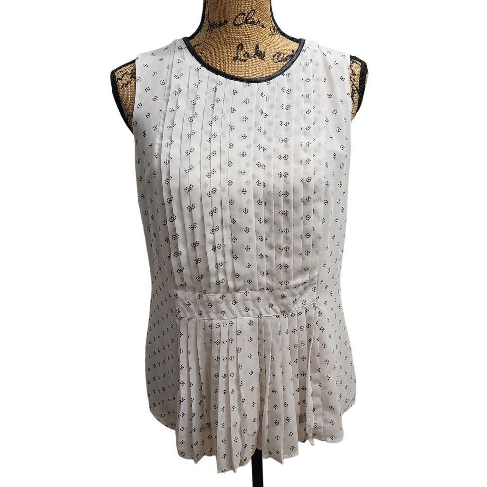 ELLE White Pleated Sleeveless Top with‎ Delicate Floral Print Size M